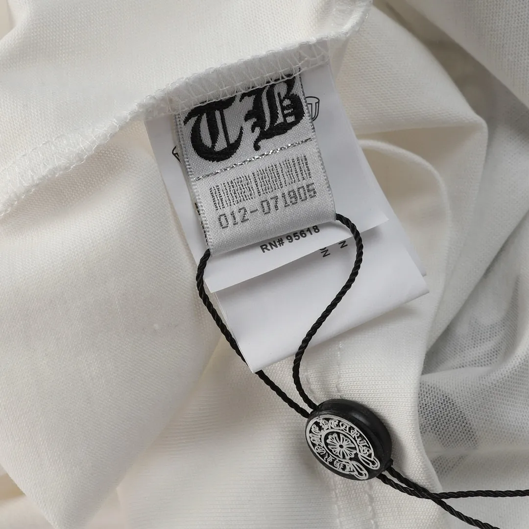 P150 -Chrome Hearts/Chrome Hearts 23ss scroll horseshoe Sanskrit printed popular long-sleeved T-shirt -High weight, high density and high quality. The wool is soft, delicate and skin-friendly. Soft and silky to the touch. Excellent warmth and skin-friendly properties. -Customized weaving and dyeing, no color difference, no matter the fabric or workmanship details. Compare the ordinary version on the market. -Colour: black, white, gray. -Size: S M L XL
